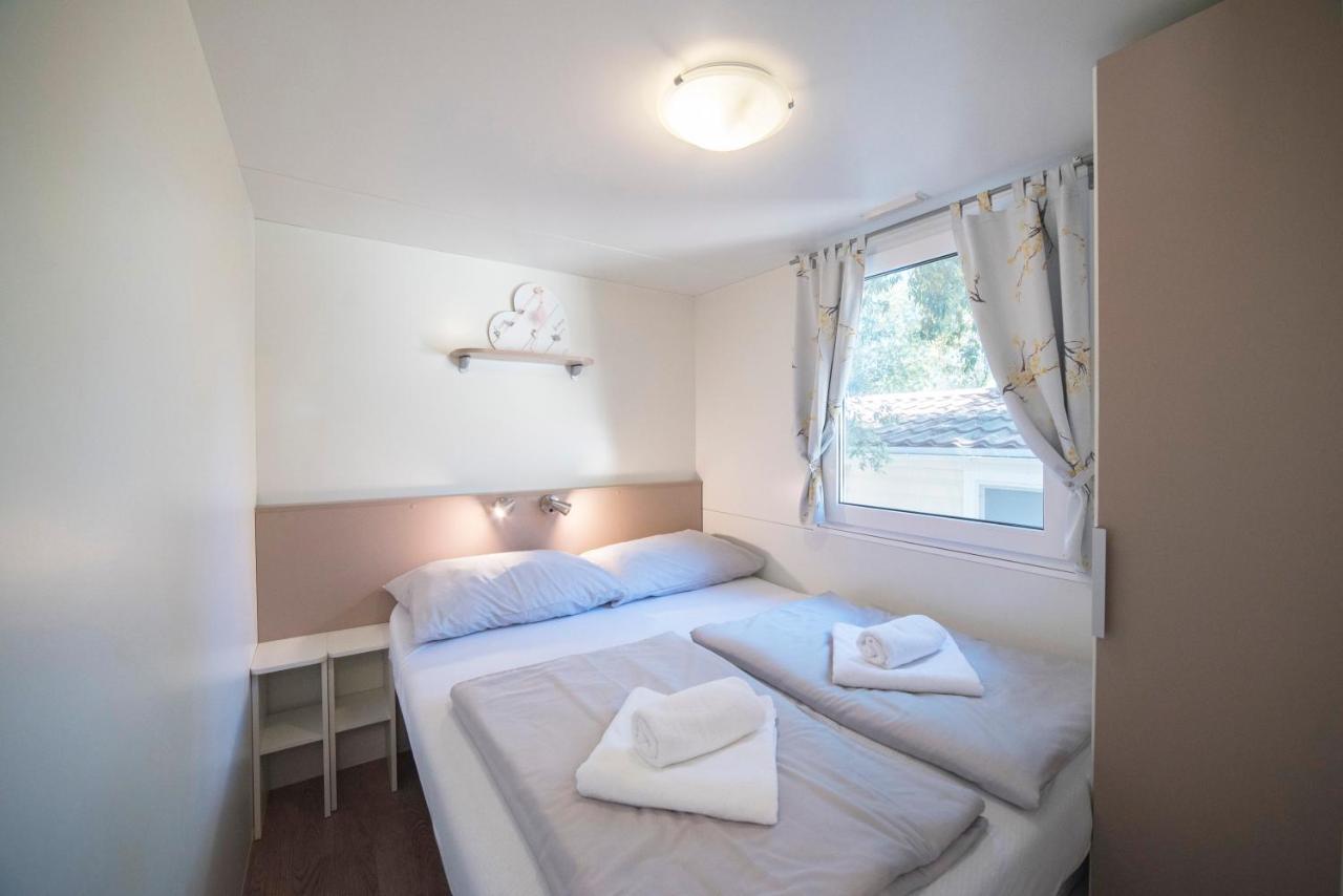 Mobile Home Cube, 3 Bedrooms, Free Parking, Wifi Biograd na Moru Kültér fotó